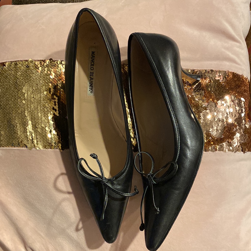 Manolo Blahnik Black Leather Pointed-Toe Kitten Heel Pumps